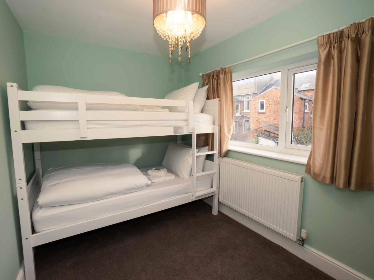 Pass The Keys Newly Renovated 2 Bedroom Apartment And Free Parking Scarborough Bagian luar foto